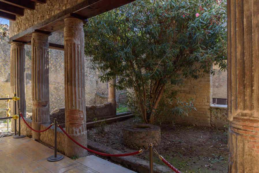 185 - Italia - Herculano - parque arqueológico de Herculano - Casa del Bicentenario.jpg